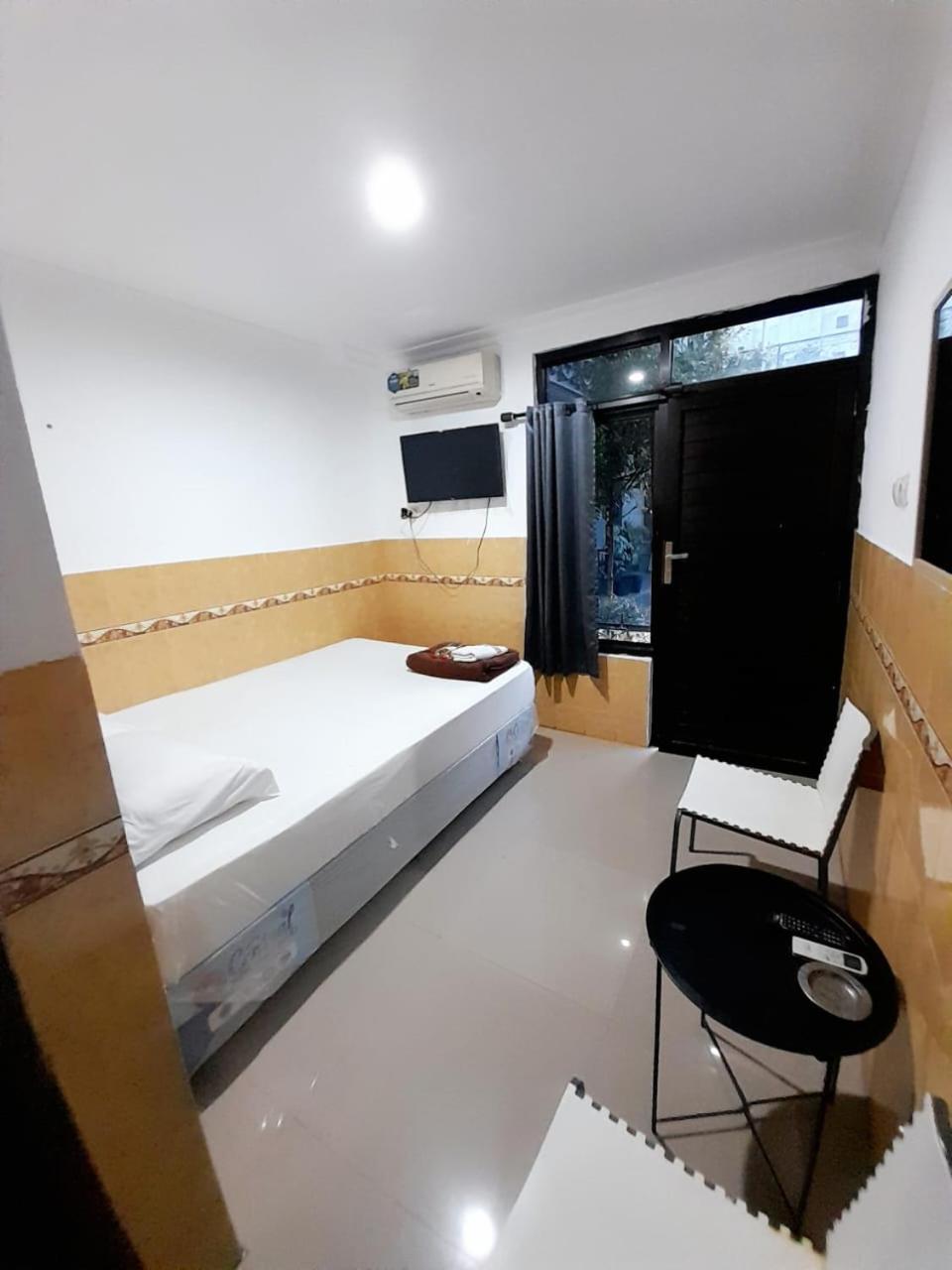 Hotel Srikandi Baru Kejayan Buitenkant foto